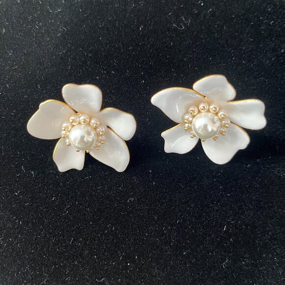Jewelry - Kate Spade White Flora Goldtone Enamel & Pearl Stud Earrings New
